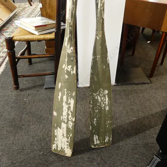 PAIR OF ANTIQUE WOODEN OARS, L.1650MM