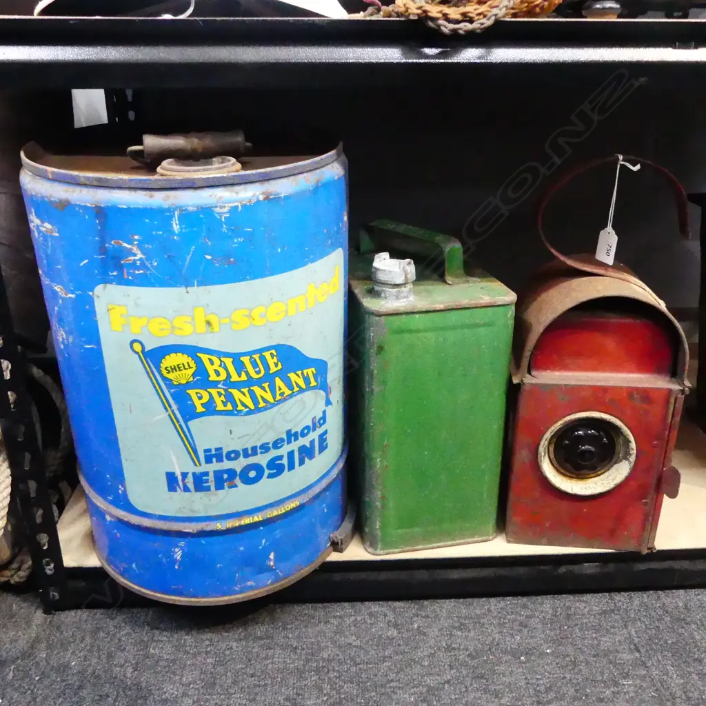 1960 NZPO LANTERN, CASTROL TIN, 'BLUE PENNANT' 5 GAL KEROSINE TIN H.420mm Image 1++