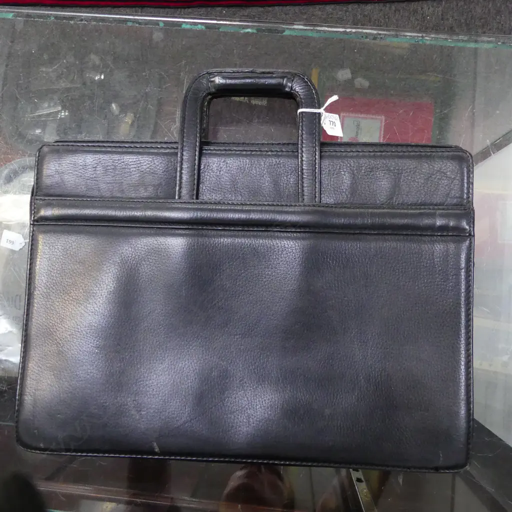 BLACK LEATHER BRIEF CASE W.430mm Image 1++