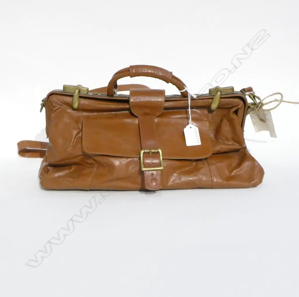 TAN LEATHER HAND BAG W.370mm Image 1++