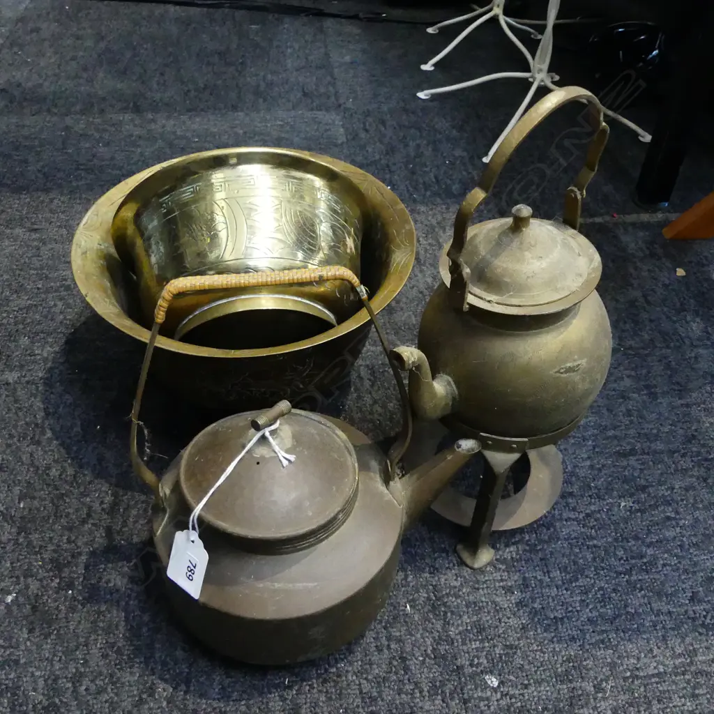 2 ORIENTAL BRASS BOWLS 250mm + 2 KETTLES Image 1++