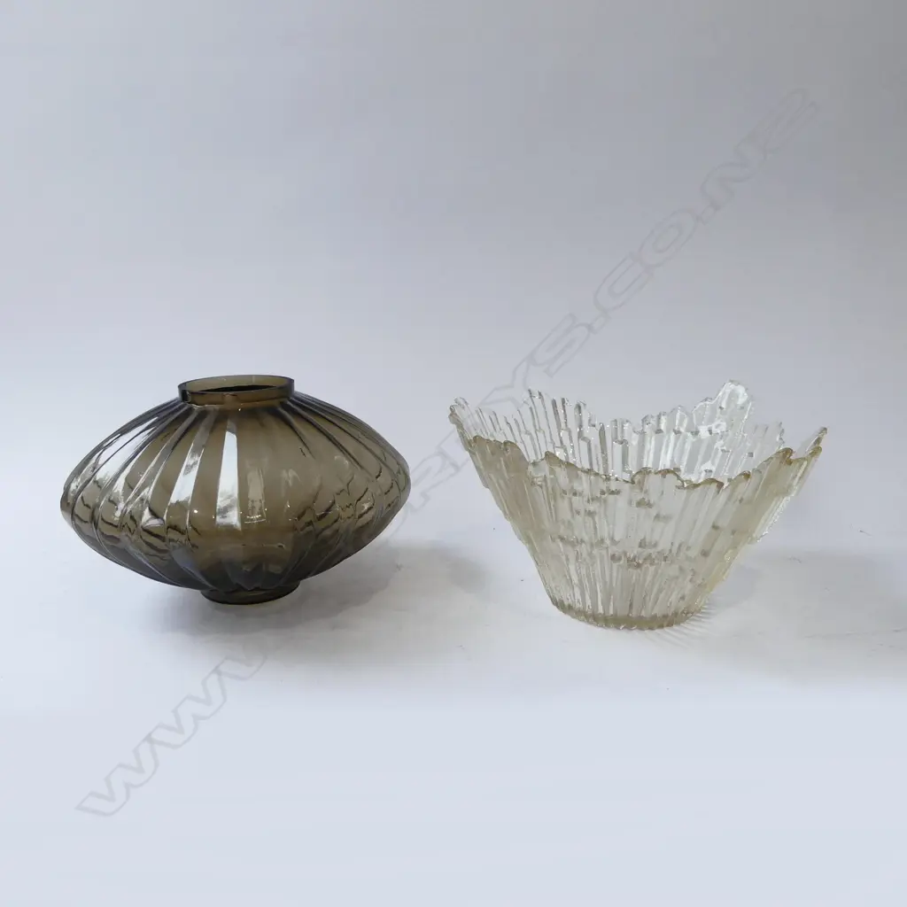 LG PRESSED GLASS VASE 'NORTHERN LIGHTS' TAUNO WIRKKALA FOR HUMPPILA FINLAND H.190mm + SMOKED GLASS LIGHT SHADE 300mm dia Image 1++