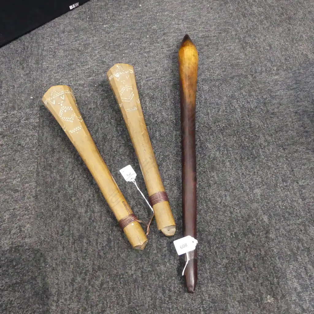 3 CARVED PACIFIC CLUBS L.580mm Image 1++
