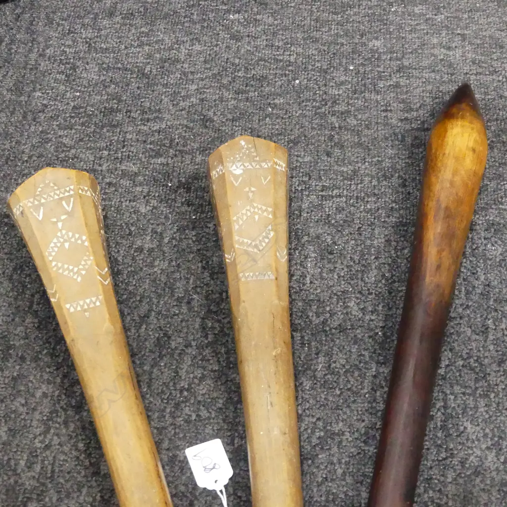 3 CARVED PACIFIC CLUBS L.580mm Image 1++