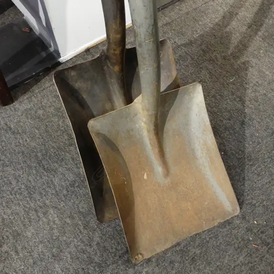 2 VINTAGE ATLAS SHOVELS L.1530mm