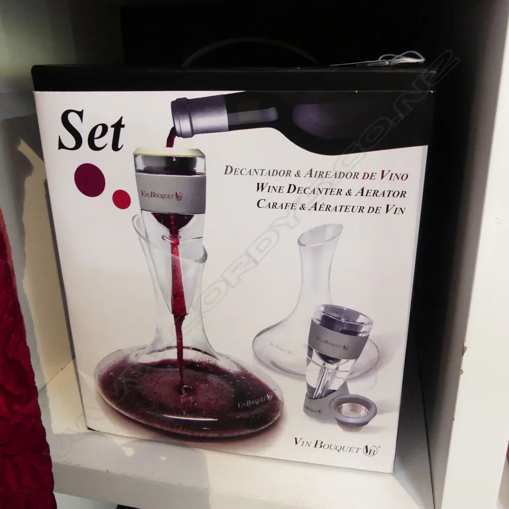BOXED VIN BOUQUET DECANTER SET Image 1++