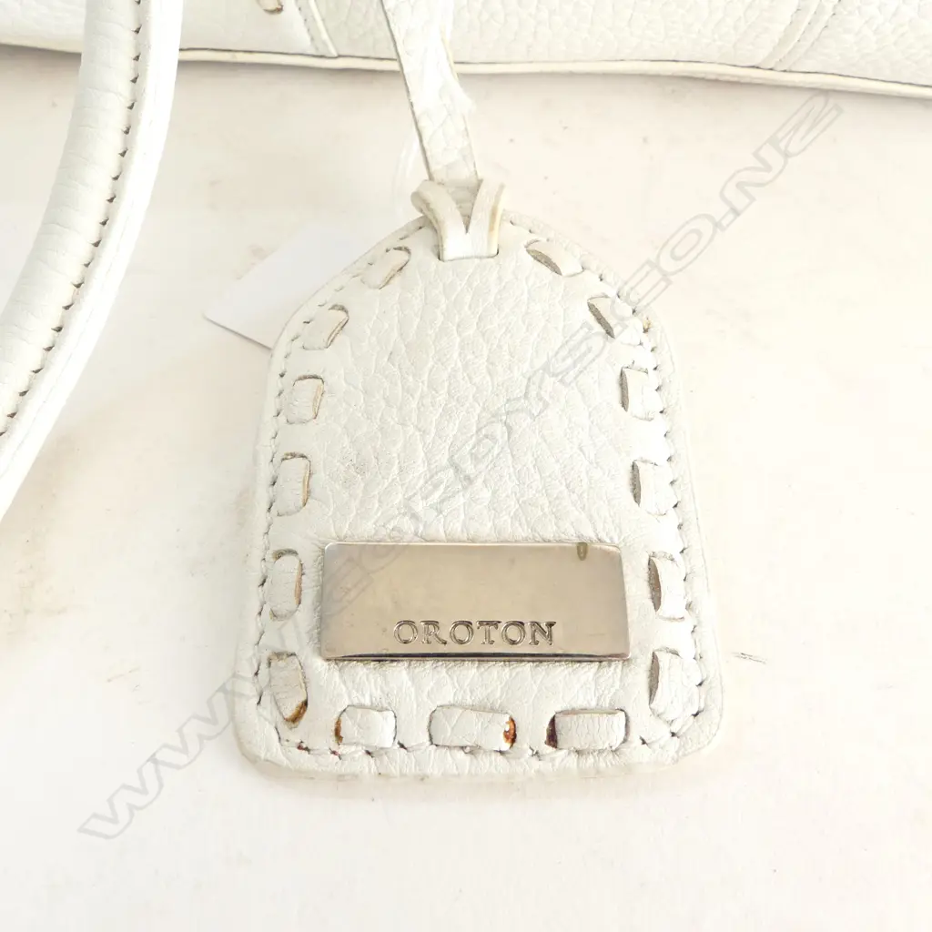 OROTON LARGE WHITE LEATHER HAND BAG L370MM Image 1++