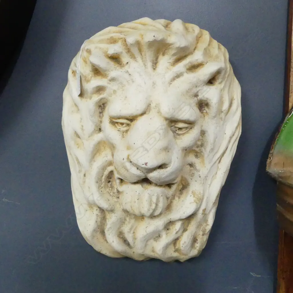 CONCRETE LION FACE 390x285mm DRILLED THROUGH MOUTH Image 1++