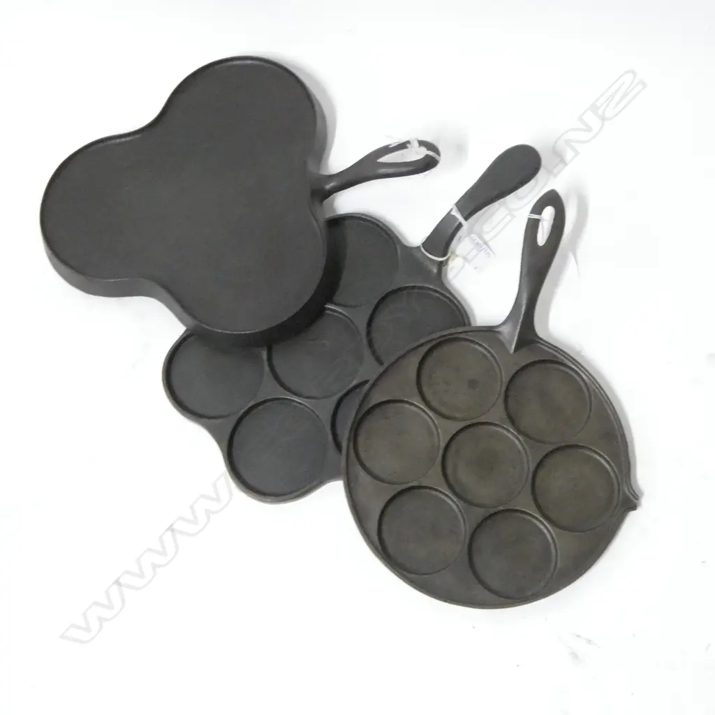 1259/1660/1338  3 CAST IRON VINTAGE PIKELET GRIDDLES  L360MM Image 1++