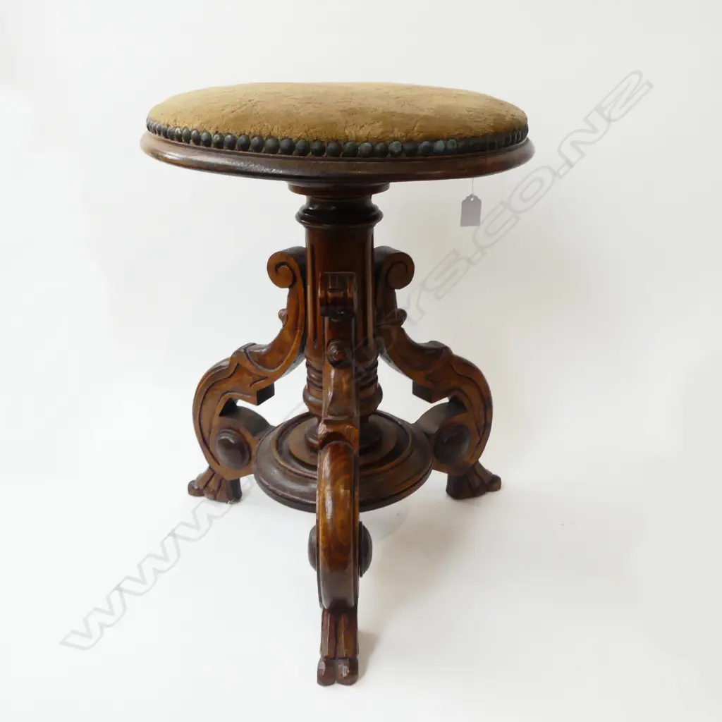 ANTIQUE STYLE UPHOLSTERED STOOL H.500mm Image 1++