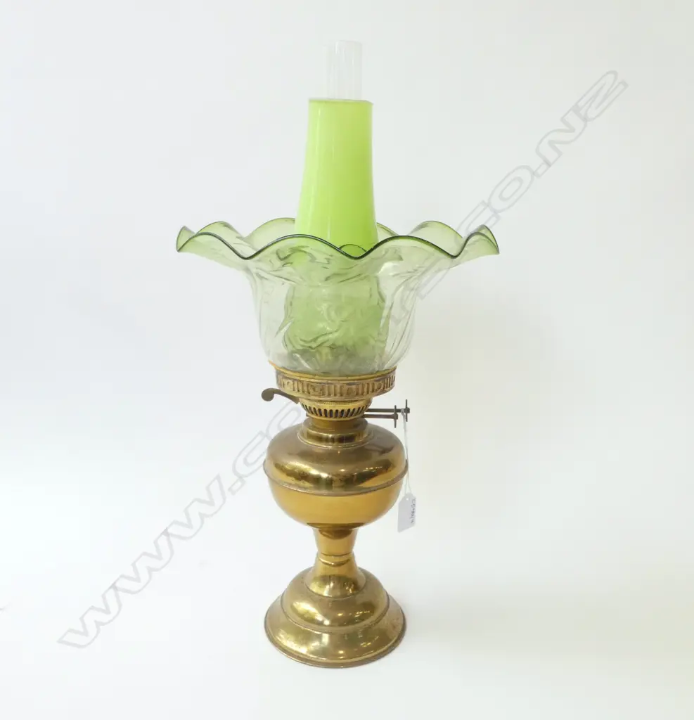 ANTIQUE KEROSENE LANTERN Image 1++