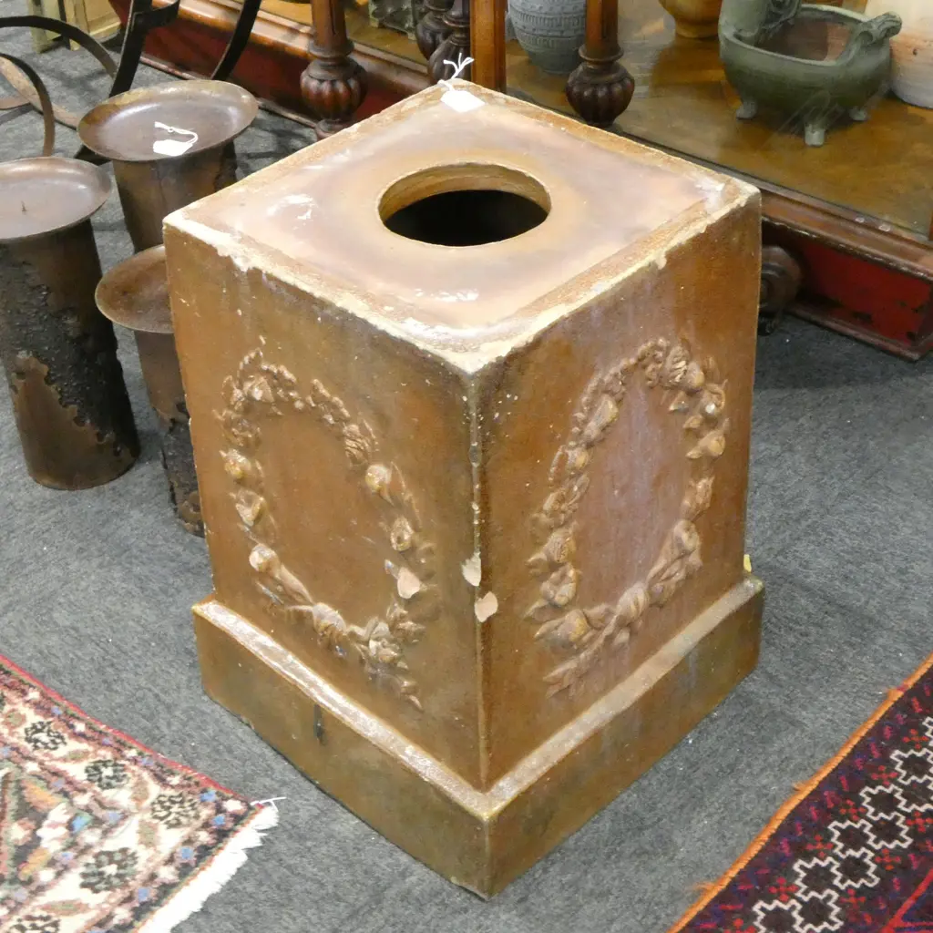 CARDER BROS PLINTH, FLORAL GARLAND DECORATION, LOSSES 360x370x490mm Image 1++