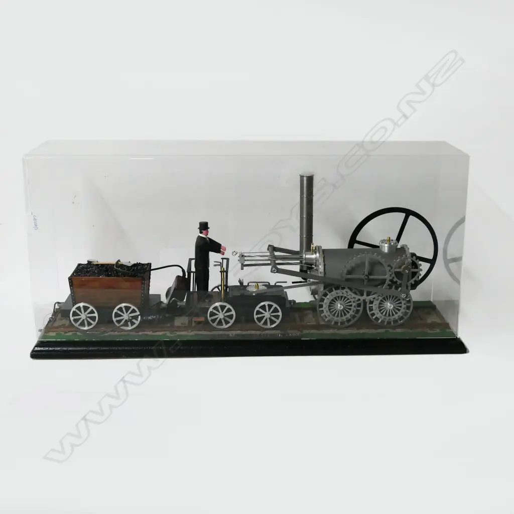 CASED MODEL OF RICHARD TREVITHICK 1803 STEAM ENGINE 810x225x370mm Image 1++