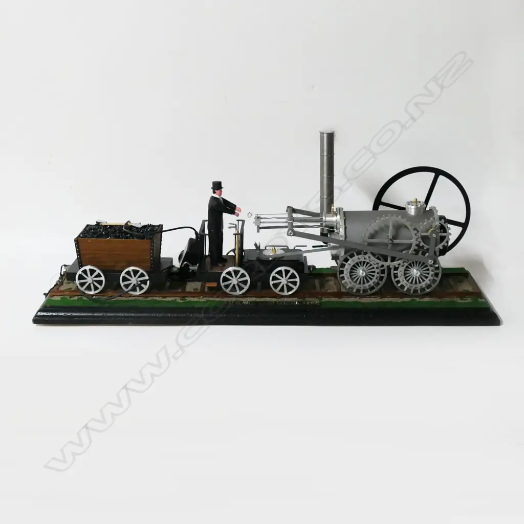 CASED MODEL OF RICHARD TREVITHICK 1803 STEAM ENGINE 810x225x370mm Image 1++