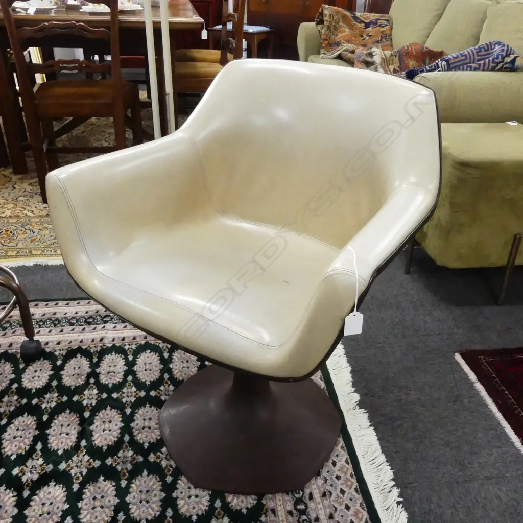 RETRO SEBEL 'HOBNOB' VINYL ARMCHAIR MADE IN AUSTRALIA - TEAR TO SEAT Image 1++