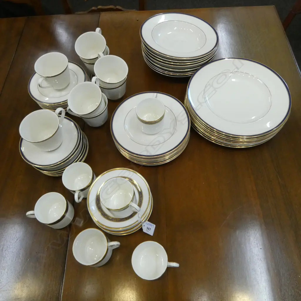 ROYAL DOULTON 'HARLOW' DINNER SET Image 1++