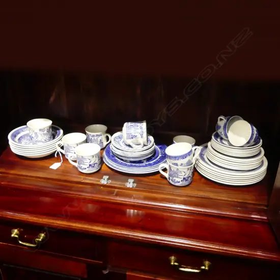 ASST CROWN LYNN + ENGLISH BLUE & WHITE CROCKERY
