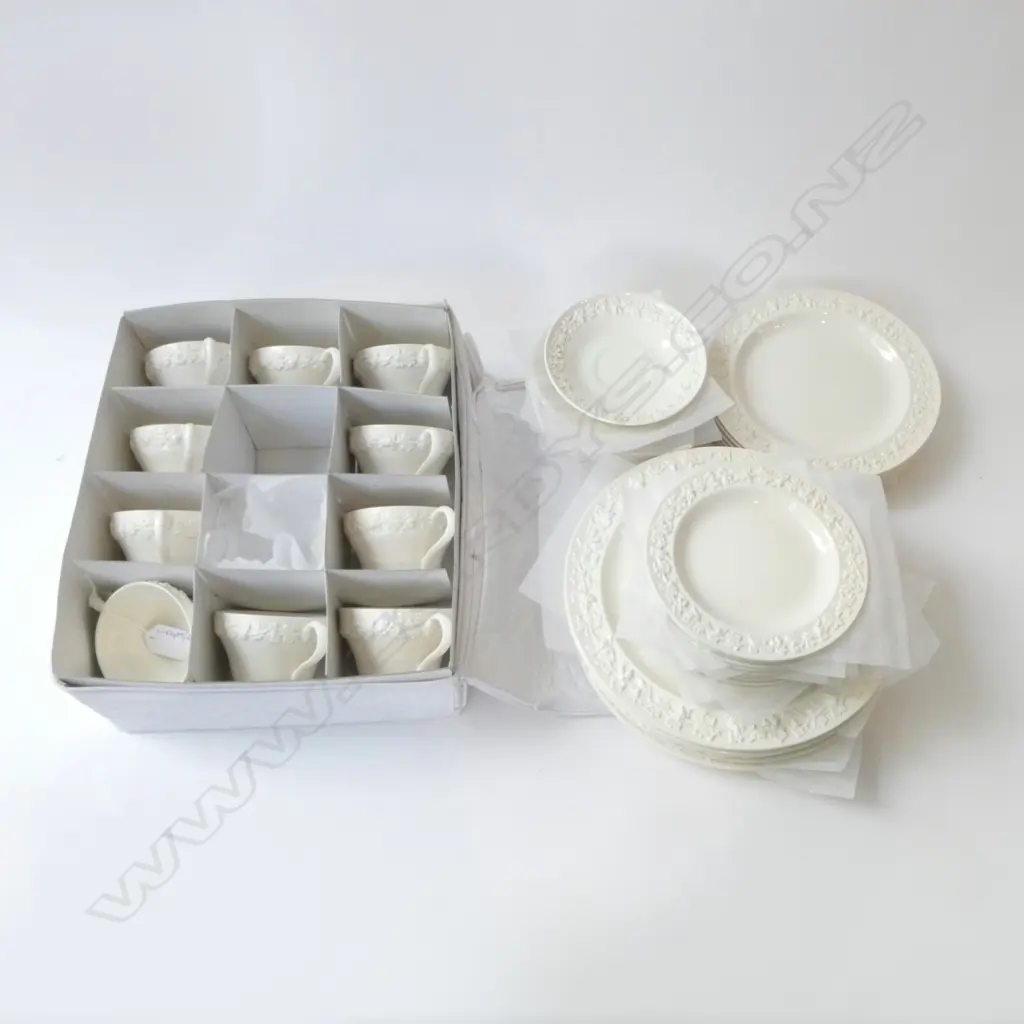 WEDGWOOD QUEENSWARE PART DINNER SET... Image 1++