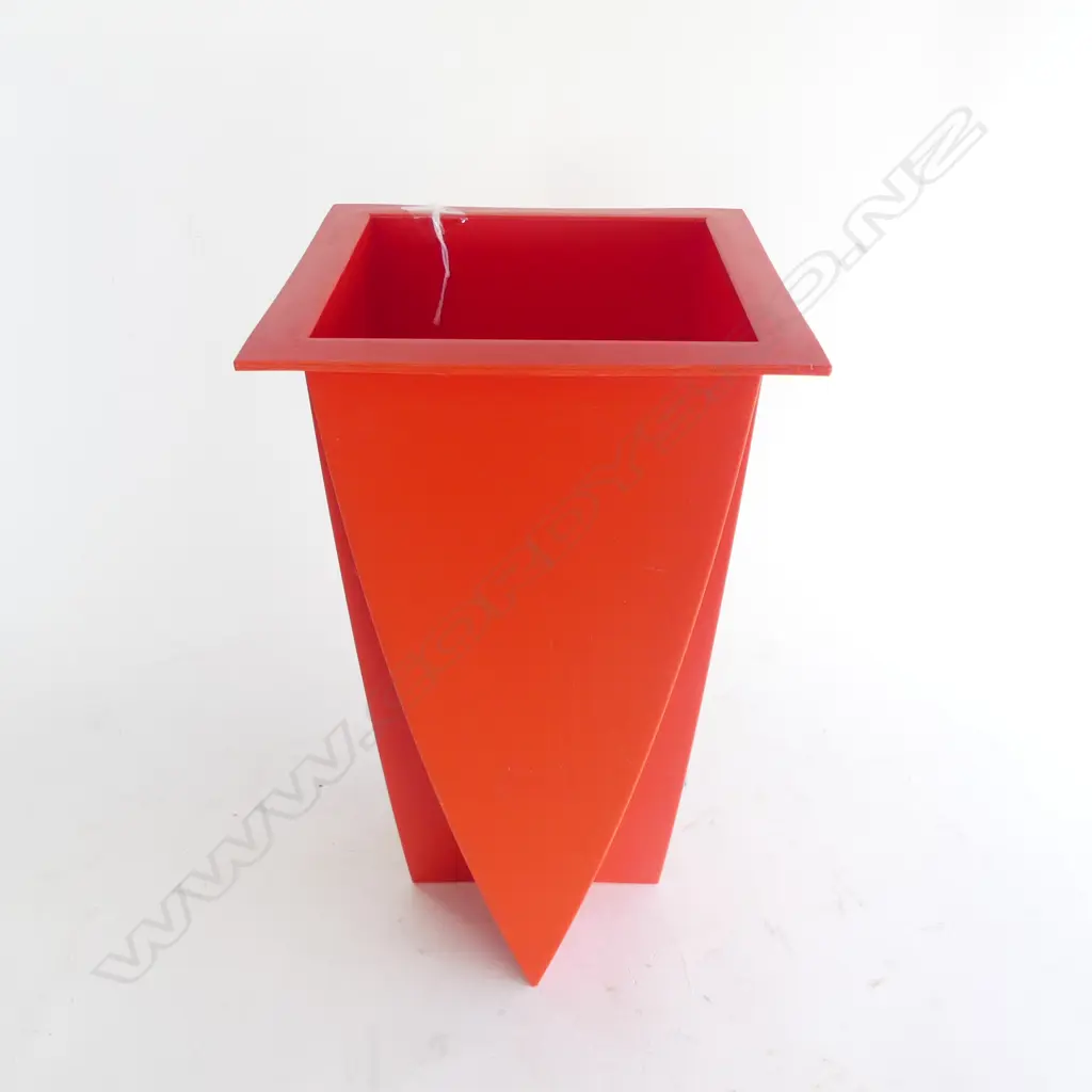 MARCELLO MORANDINI RED TIMO MAGIS VASE. Postmodern/space-Age. H.288mm Image 1++