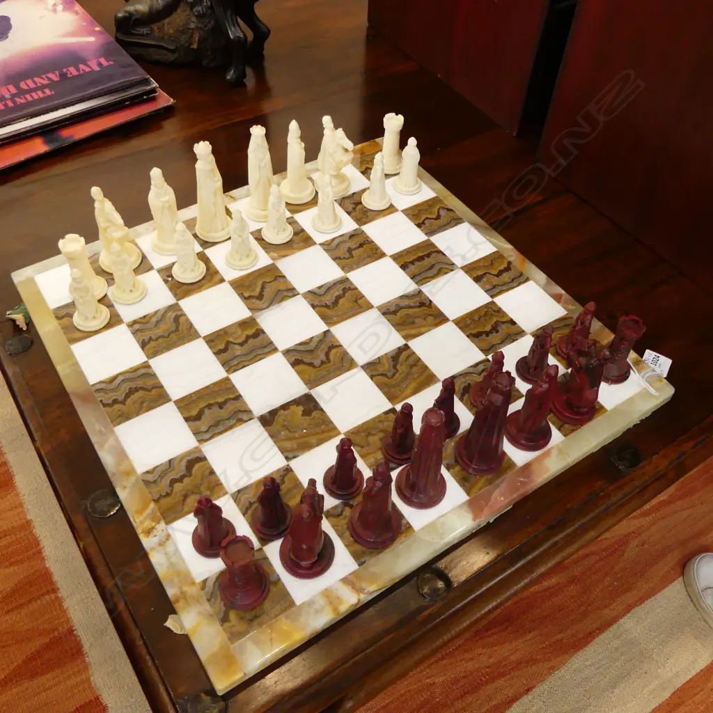 MARBLE CHESS BOARD w. PLASTIC PIECES  Image 1++