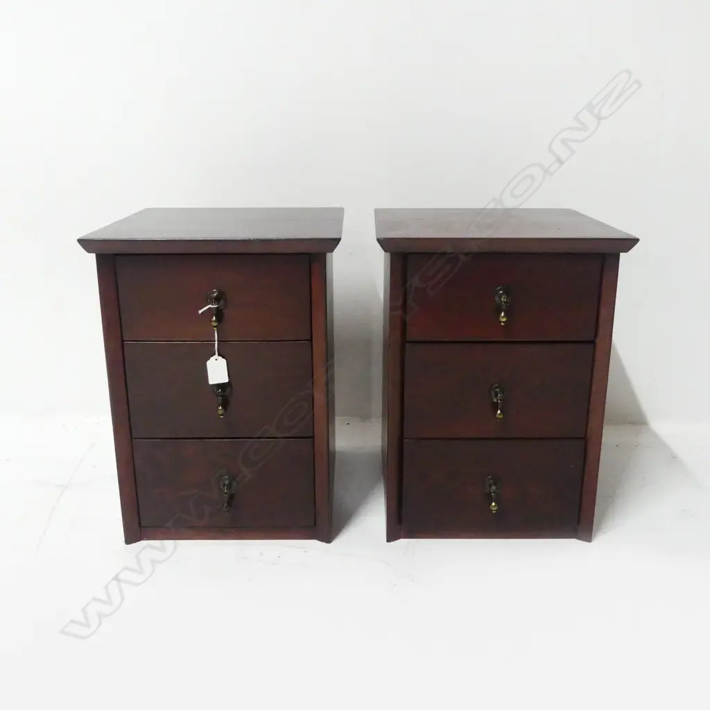 PR SMALL BEDSIDE TABLES 310x330x420mm Image 1++