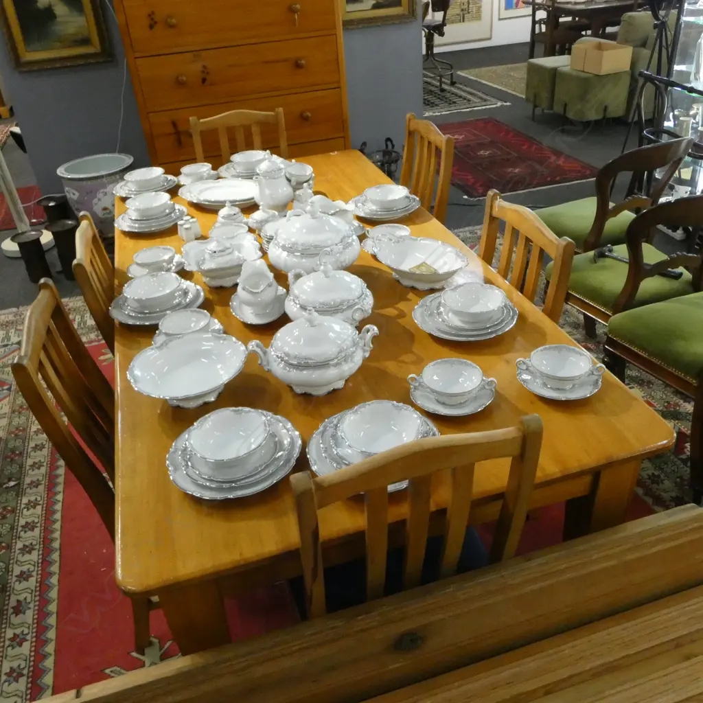 HUTCHENREUTHER 'SYLVIA' 8 PLACE DINNER SERVICE Image 1++