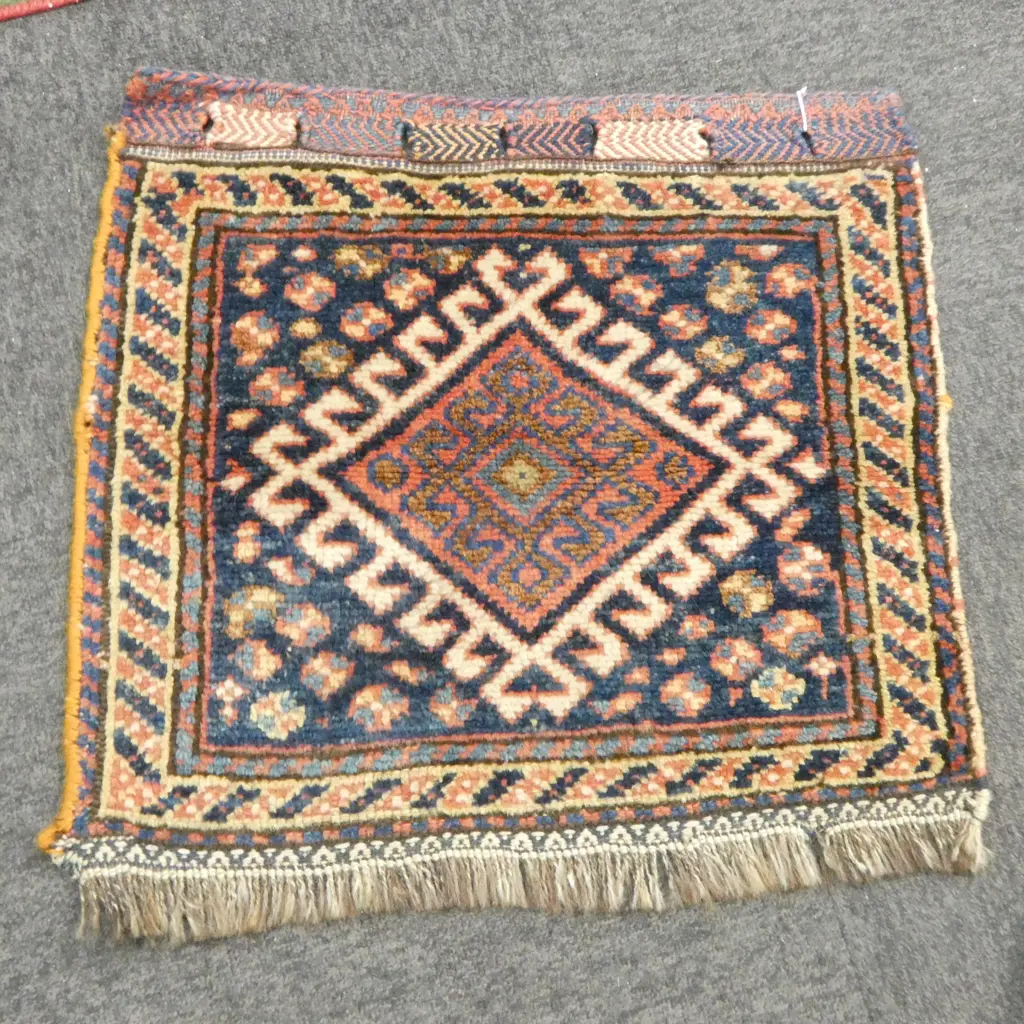 SMALL HAND KNOTTED WOOL PILE RUG 550x570mm Image 1++