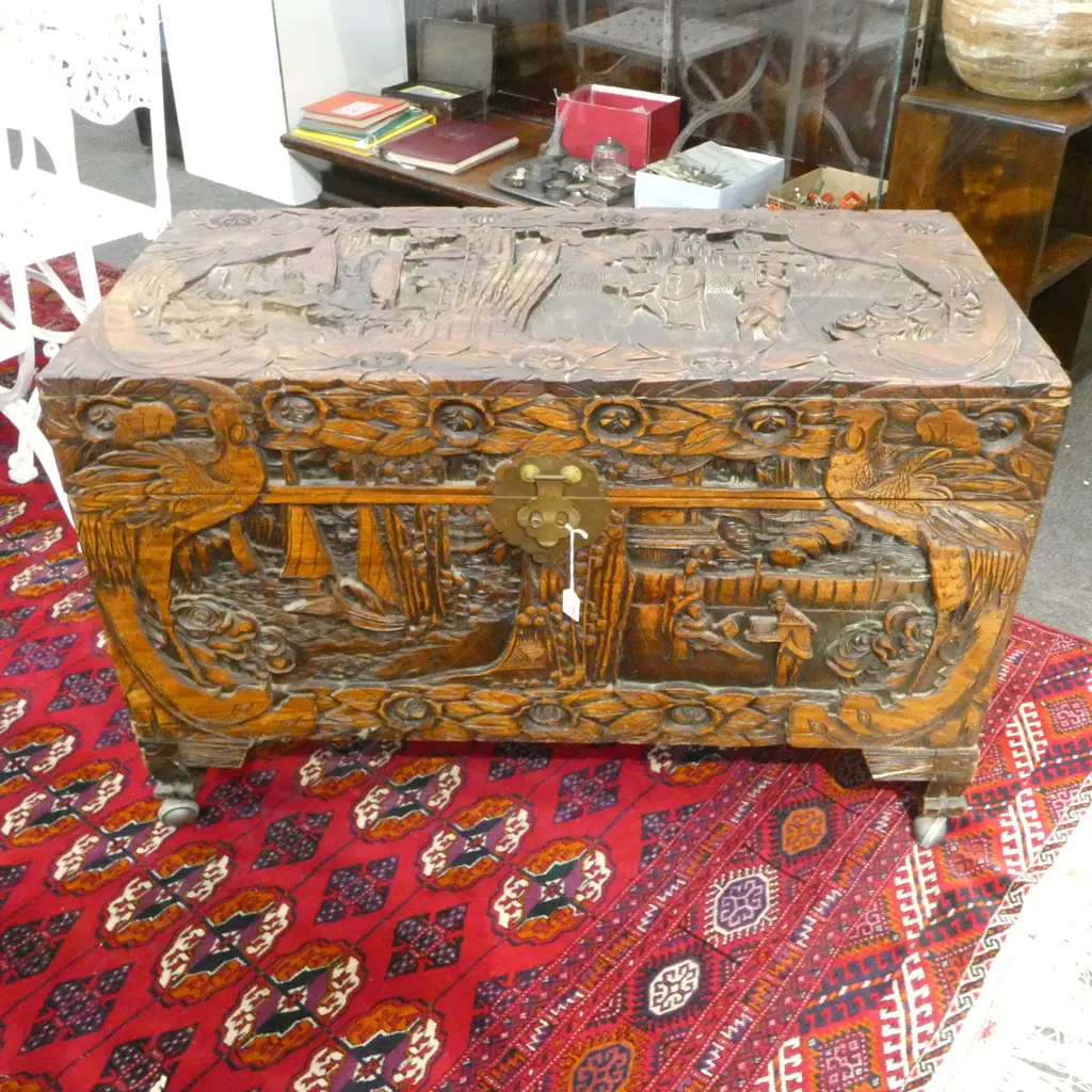 CAMPHOR CHEST ON CASTORS W.1050mm Image 1++