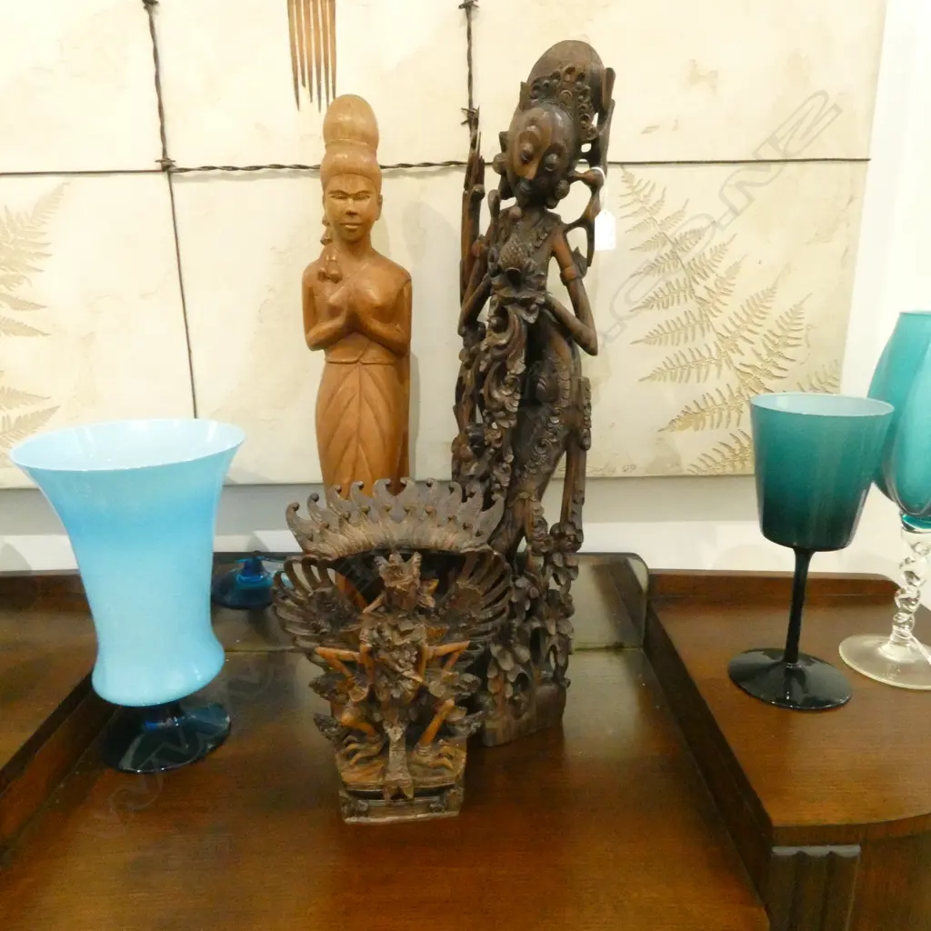 3 INDONESIAN CARVED FIGURES H.700mm Image 1++