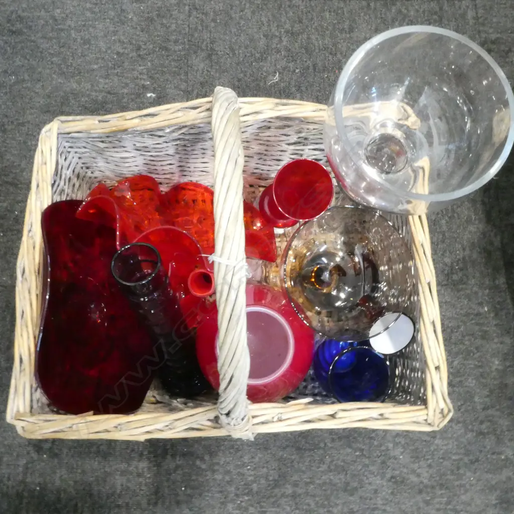 11 PCES OF GLASS & BASKET Image 1++