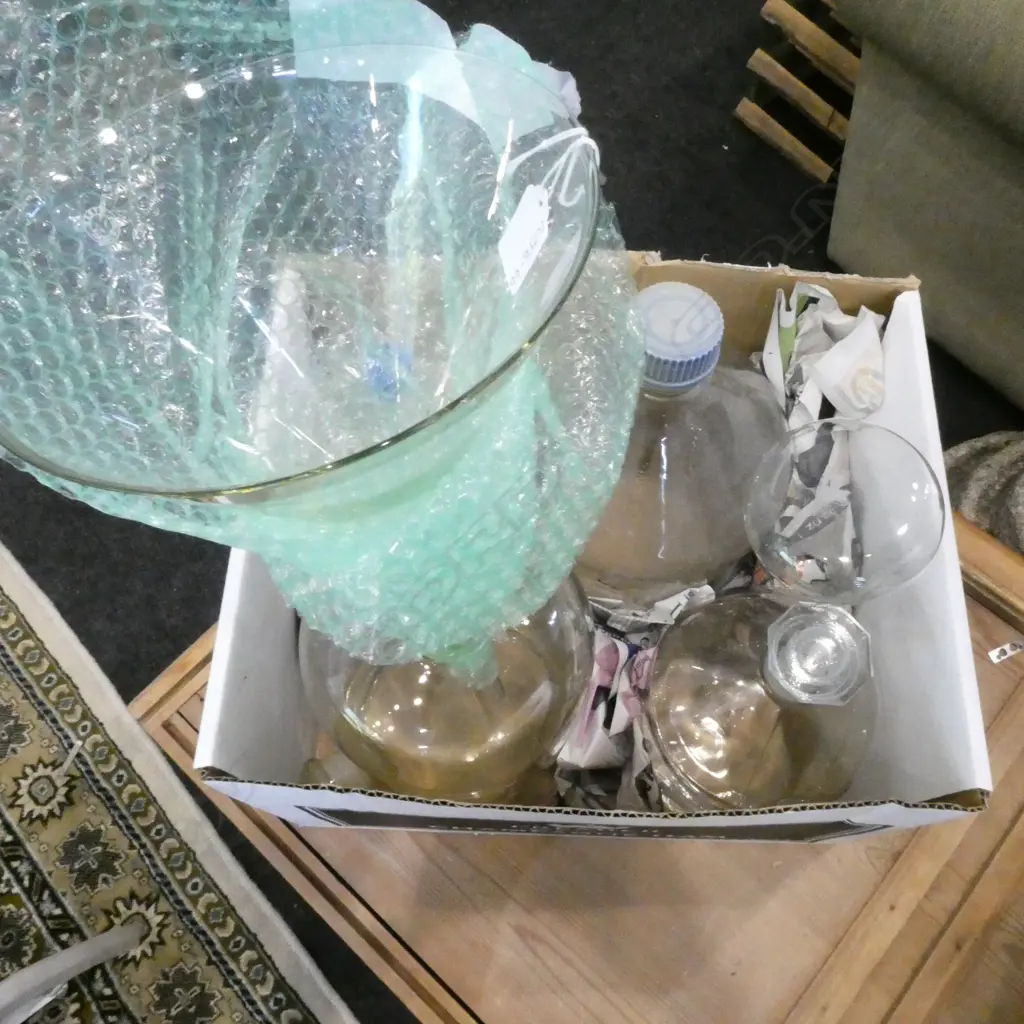 ASST LAB GEAR INCL BEAKERS + FUNNEL + BOTTLES Image 1++