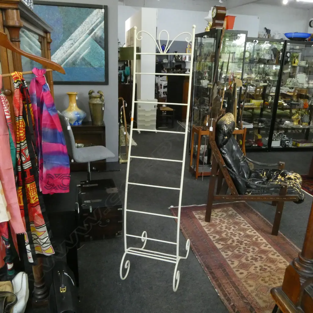 WHITE METAL TOWEL / MAGAZINE RACK H.1610mm Image 1++