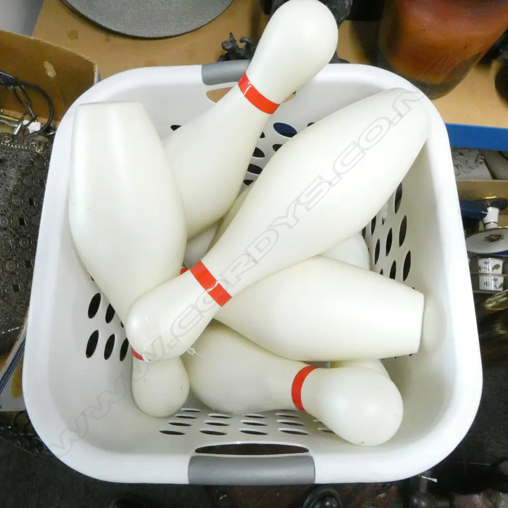 8 PLASTIC BOWLING PINS H.410mm Image 1++