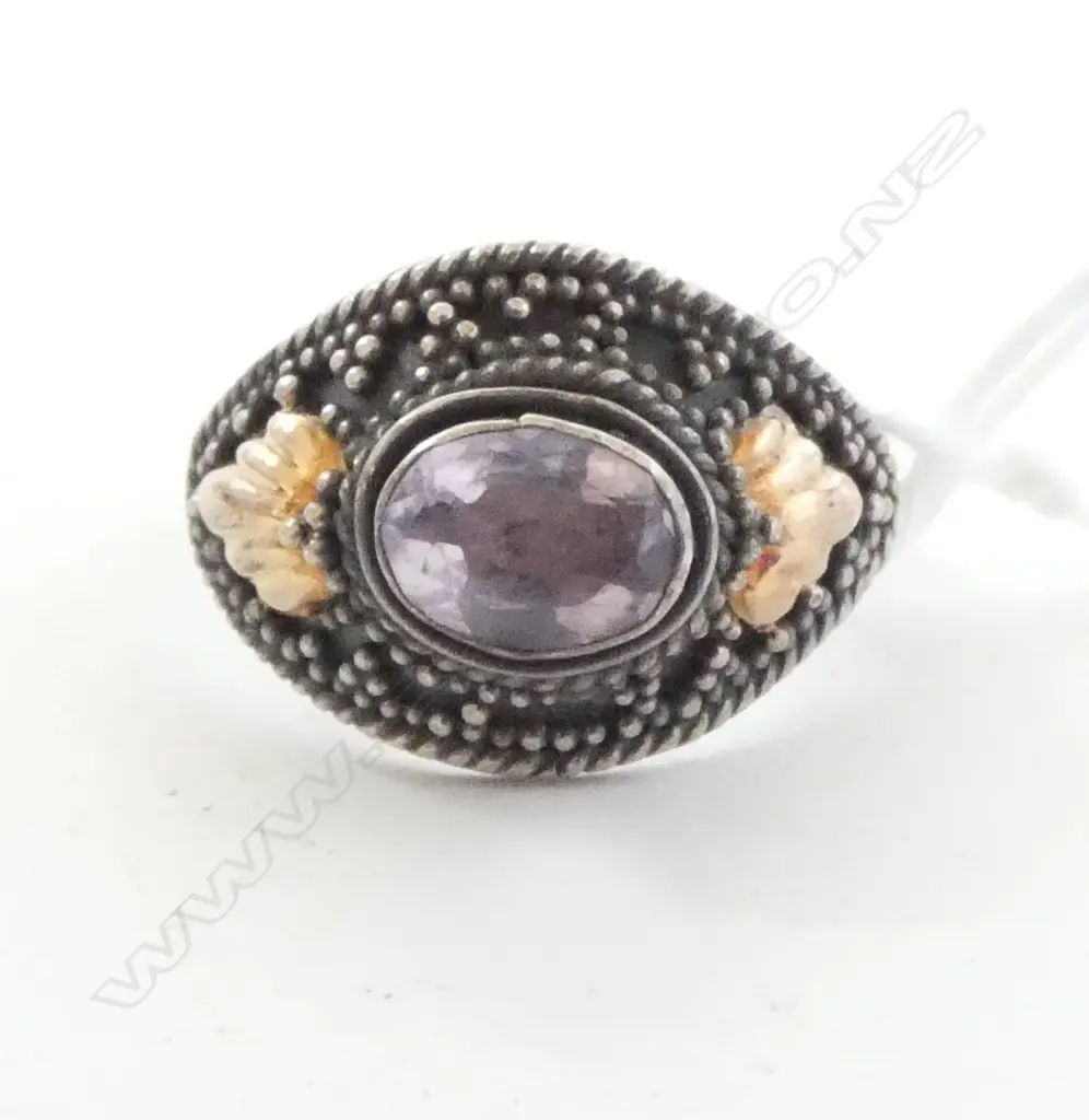 SILVER RING with 14ct GOLD DETAIL & AMETHYST 3.2grms SIZE K1/2 Image 1++