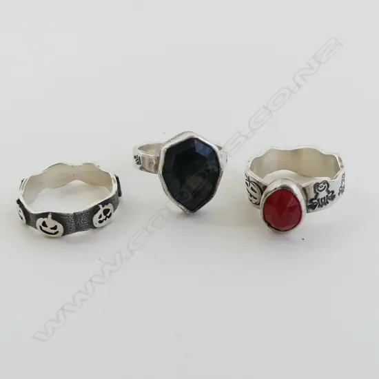 2 SILVER GEMSTONE & 1 SILVER BAND RING SIZE O/P/R
