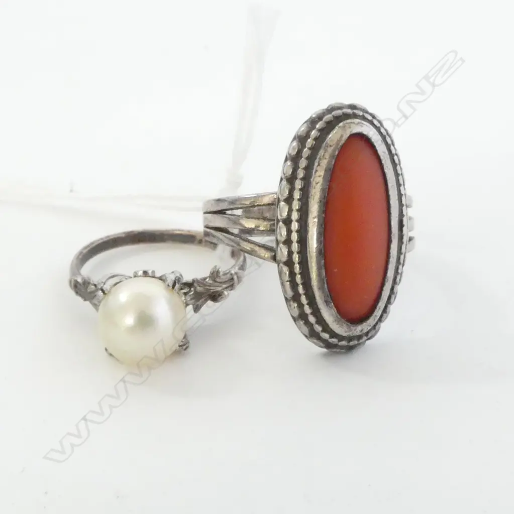 2 STG SILVER RINGS CORAL SIZE U & CULTURED PEARL size N Image 1++