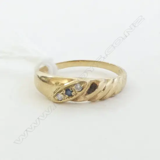 9ct GOLD CZ & SAPPHIRE RING 1.37gms SIZE M