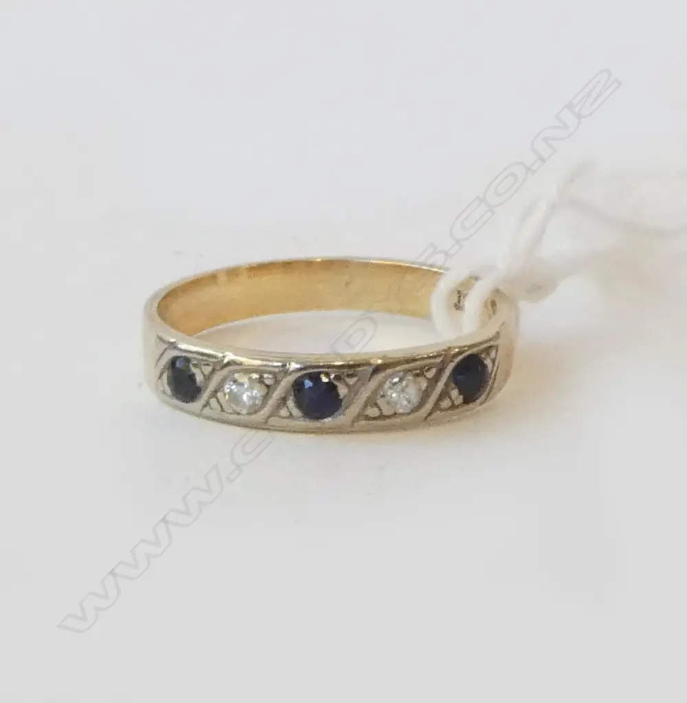 9ct GOLD SAPPHIRE & DIAMOND BAND RING 1.7gms SIZE K Image 1++
