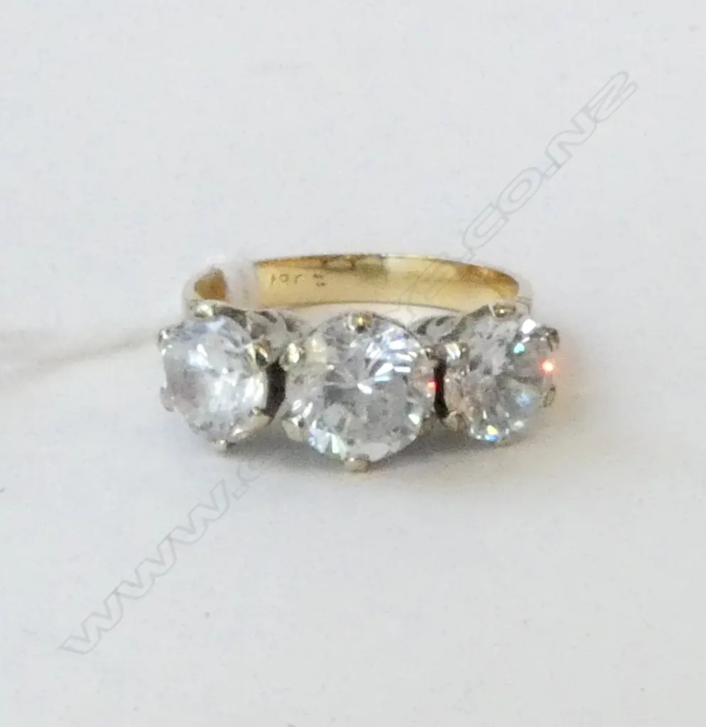 18ct GOLD & CZ RING 4.52gms SIZE L (CZ's show wear to surface) Image 1++