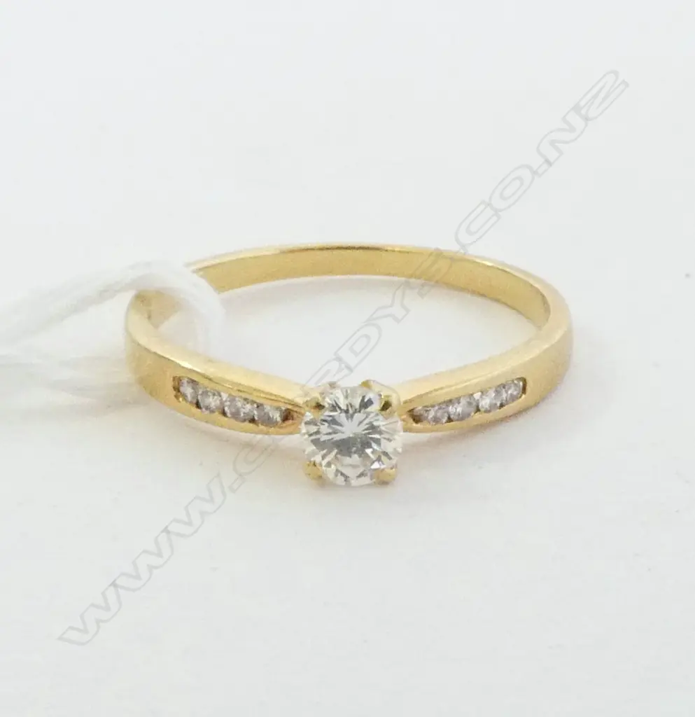 18ct GOLD & DIAMOND SOLITAIRE RING 1.76gms SIZE K1/2 Image 1++