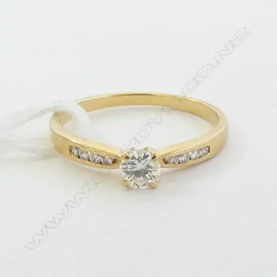 18ct GOLD & DIAMOND SOLITAIRE RING 1.76gms SIZE K1/2