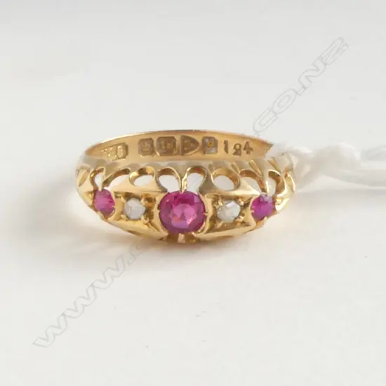 GEORGE V 18ct SYNTH. RUBY & DIAMOND RING, 2.4gm size L