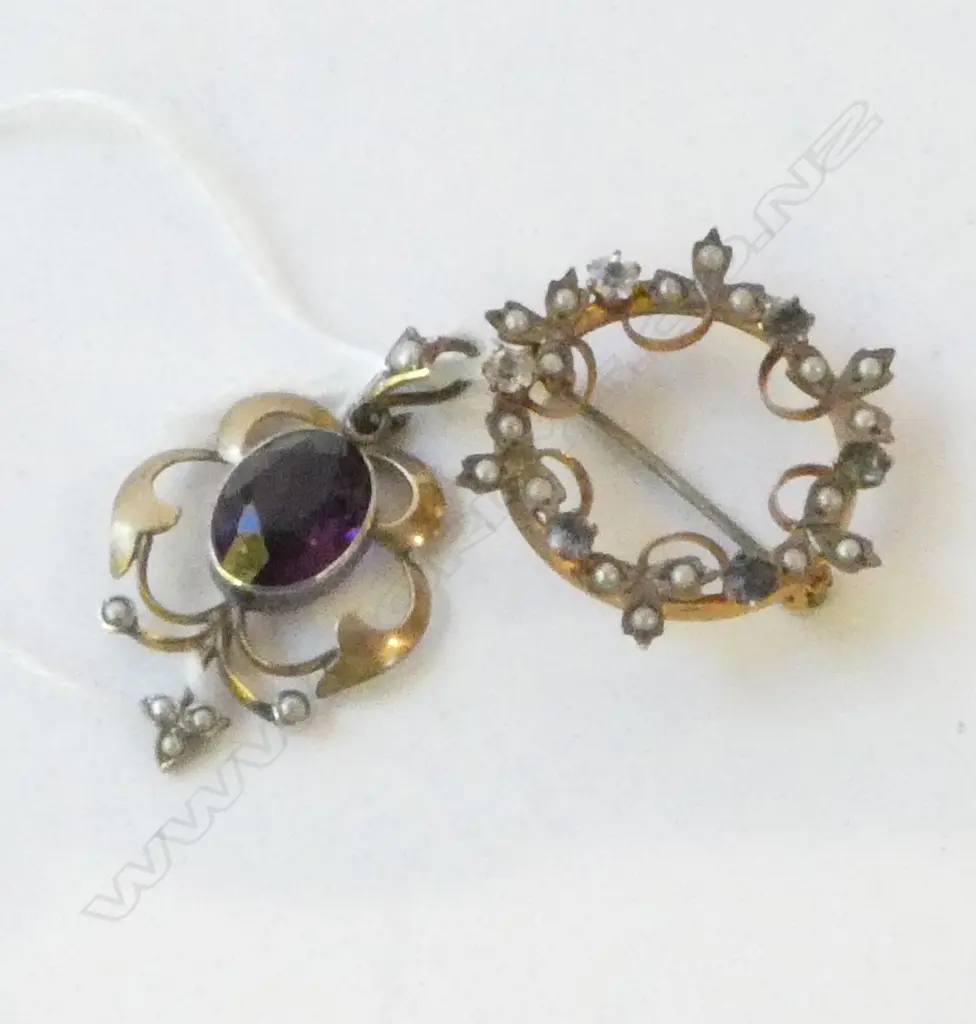 2 ANTIQUE BROOCHES, 9CT & UNMARKED 6.9grms Image 1++
