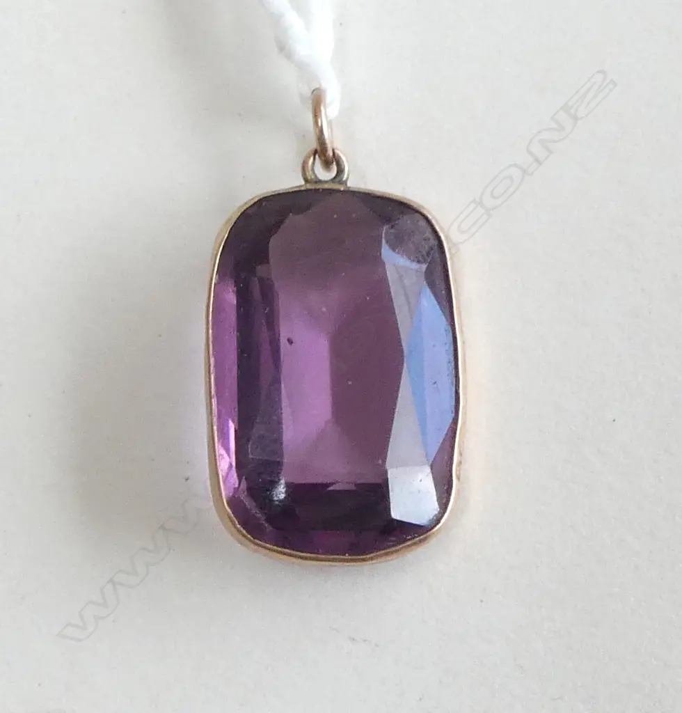 9ct GOLD & AMETHYST PENDANT  Image 1++
