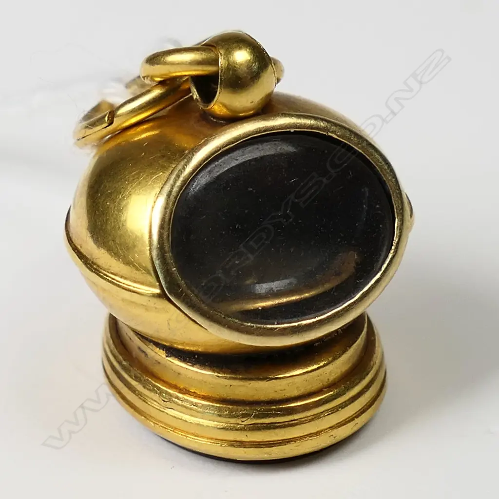 18ct YELLOW GOLD FOB SEAL as a ship's binnacle SET W AGATE PANEL & MINIATURE COMPASS 7.6gms Image 1++