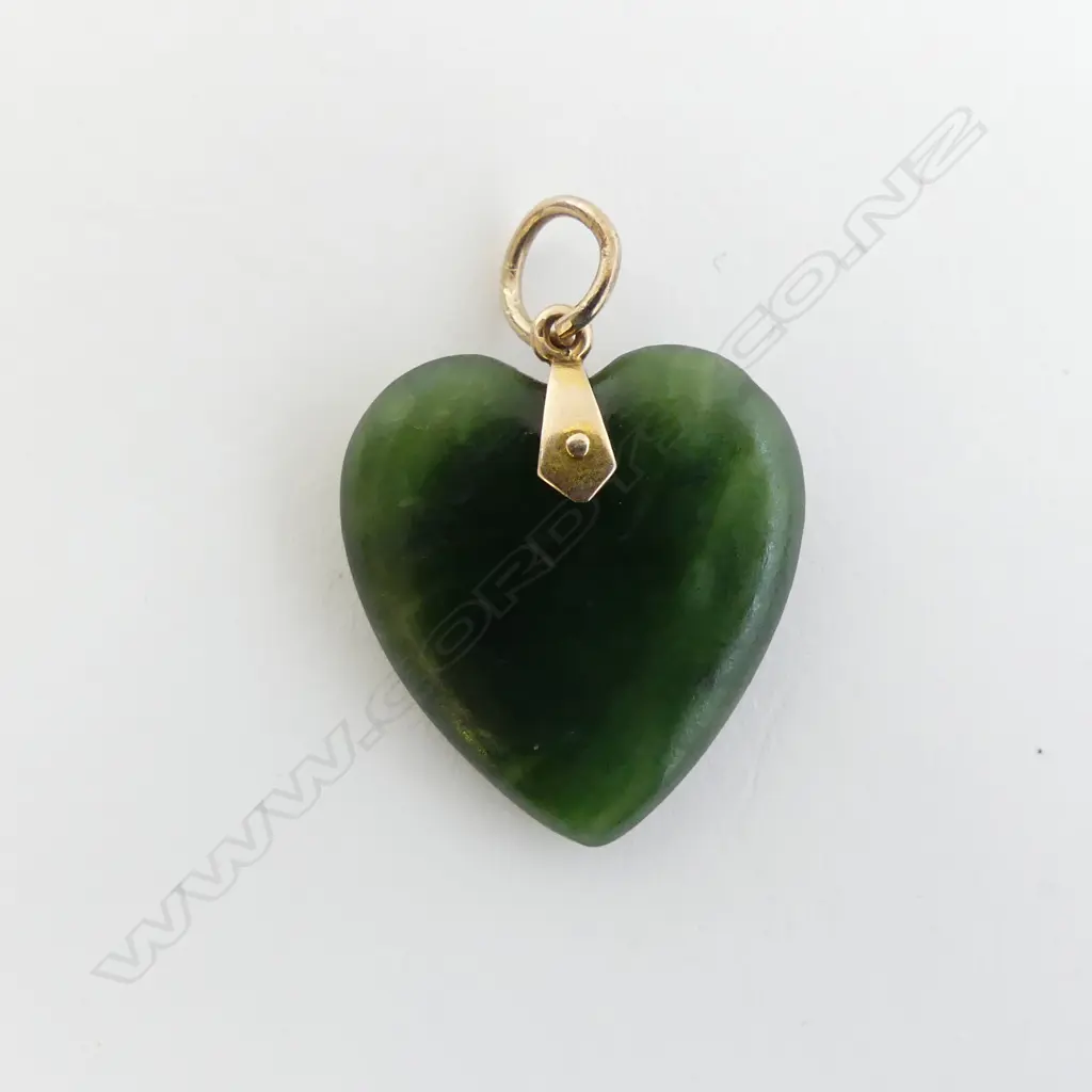 9ct POUNAMU HEART PENDANT Image 1++