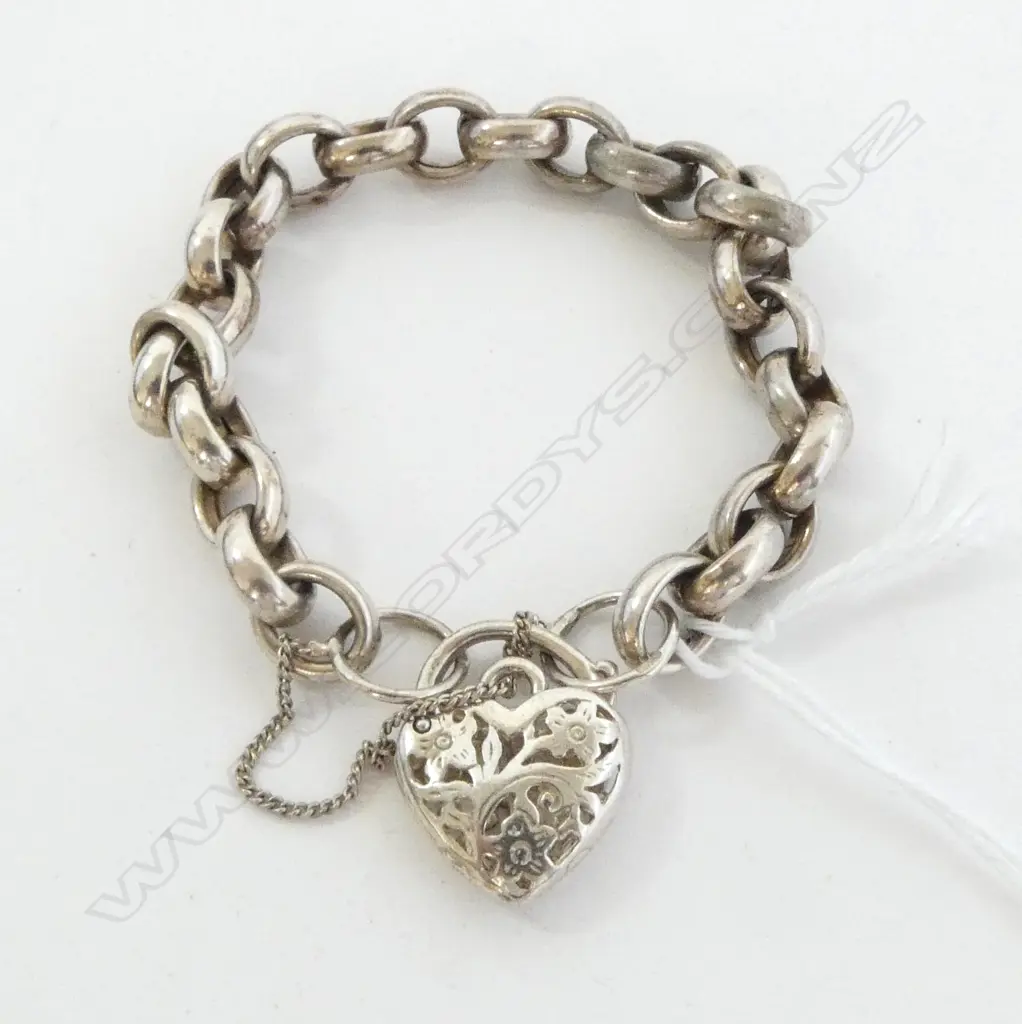 STG SILVER HEART CLASP LINK BRACELET 20.25gms Image 1++