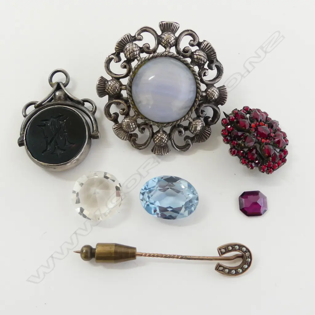 ASSORTED BROOCHES/SPINNER/STICK PIN ETC Image 1++