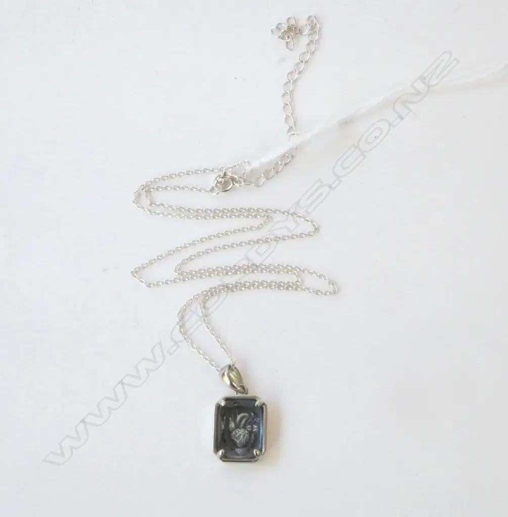 REGAL ROSE NECKLACE, SILVER & GLASS PENDANT on SILVER CHAIN Image 1++
