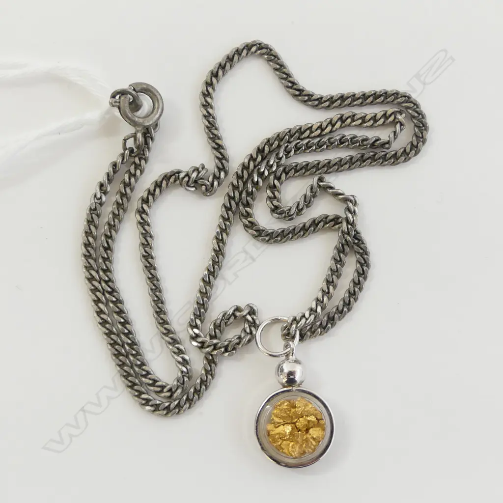 18ct GOLD PENDANT on chain 1gm Image 1++